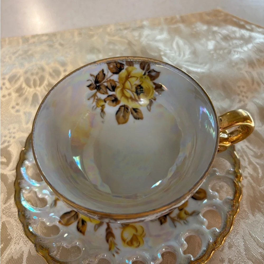 Vintage Royal Sealy Japan Teacup and Saucer - Picture 6 of 10